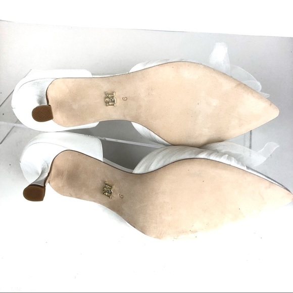 Badgley Mischka Festive Bow Kitten Heels Rhinestone Soft White Satin Pumps Sz 6 - Picture 9 of 10